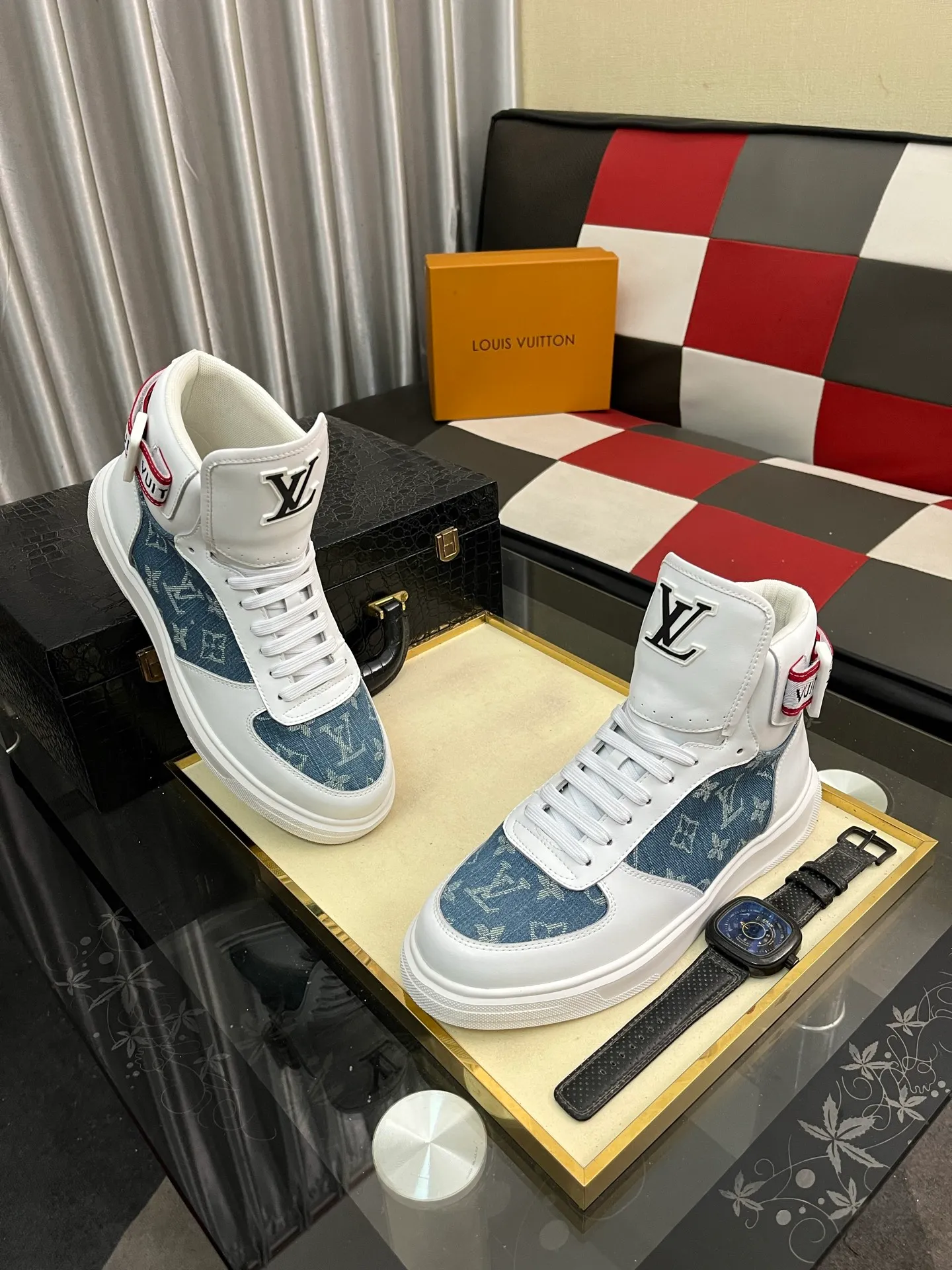 Men's shoes💰440⌚️⌚️"LOUI* VUITTO*" popular men's casual shoes, genuine Italian development💯purchasing level quality✔️The upper is made of first-layer cowhide, comfortable and soft sheepskin feet⚡️Fashionable and versatile. The toe last shape is firm and full, and the soles are made from LV original molds and can be moved in and out of the counter at will. Light and comfortable on the foot~purely handmade, details determine quality! Size:38-442️⃣Colors available